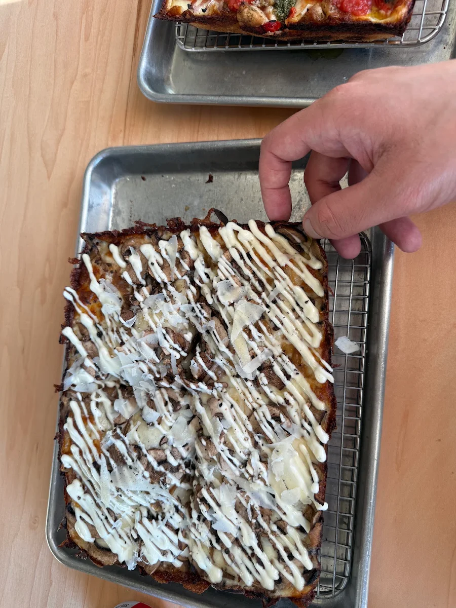 Highlights, Renaissance Detroit Style Pizza
