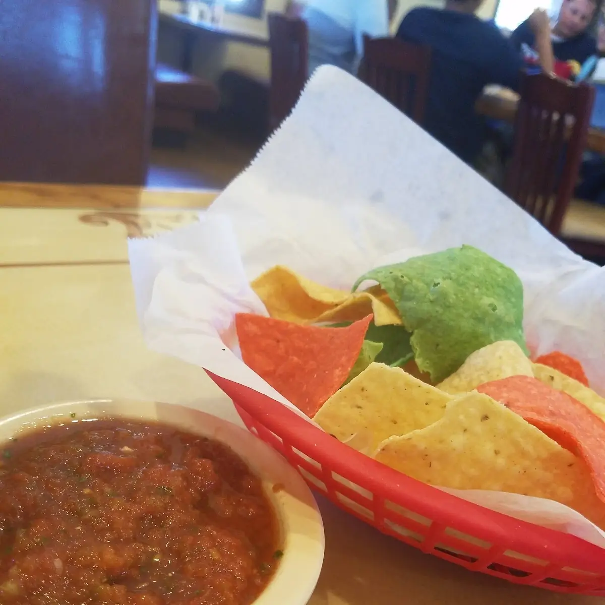 Salsa Roja and Chips