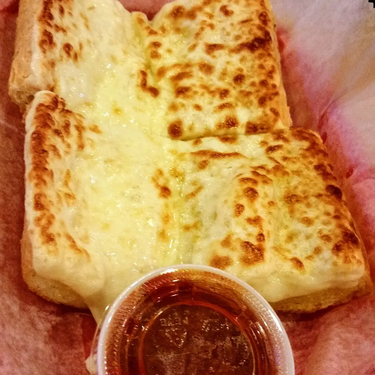 Cheesy Garlic Bread with Marinara Sauce