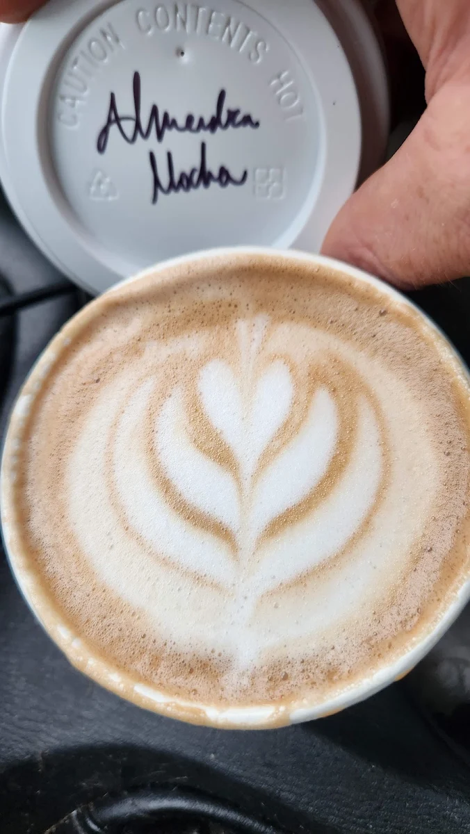 Almendra Dark Chocolate Mocha Hot