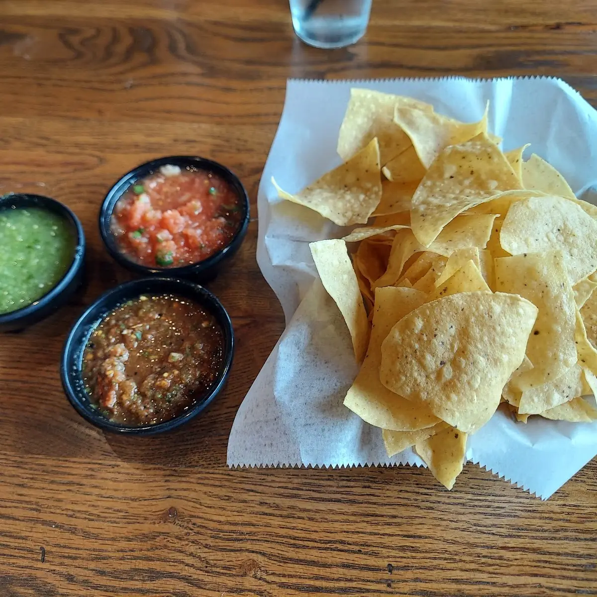 Chips & Salsa Serves 5
