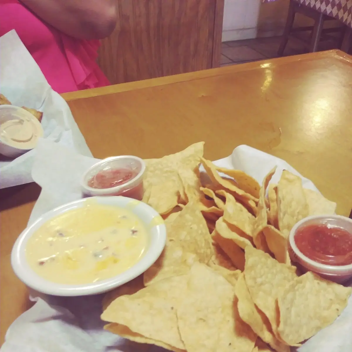 Chips Queso & Salsa