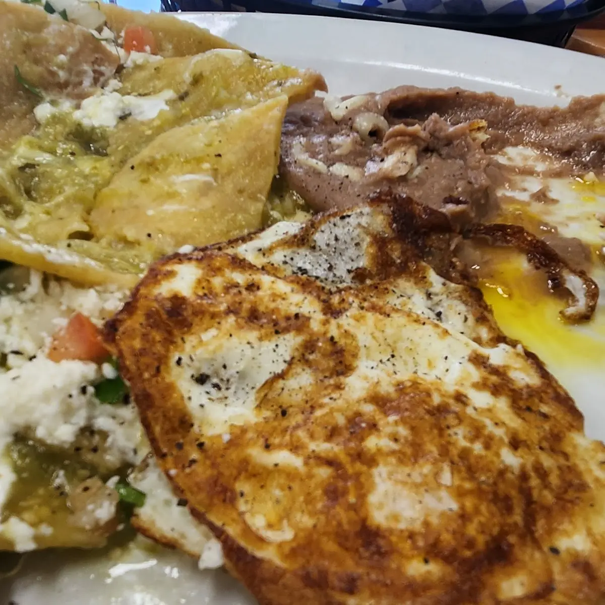 Chilaquiles Verdes Con 2 Huevos