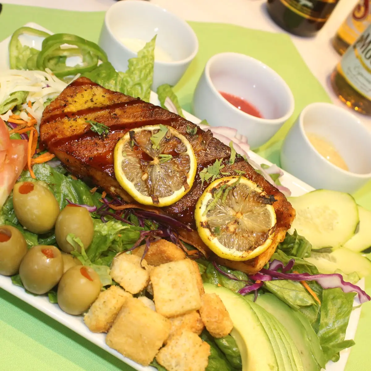 Grilled-Salmon Salad Ensalada De