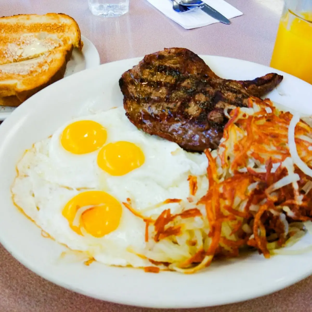 Eggs Hash Browns & Toast