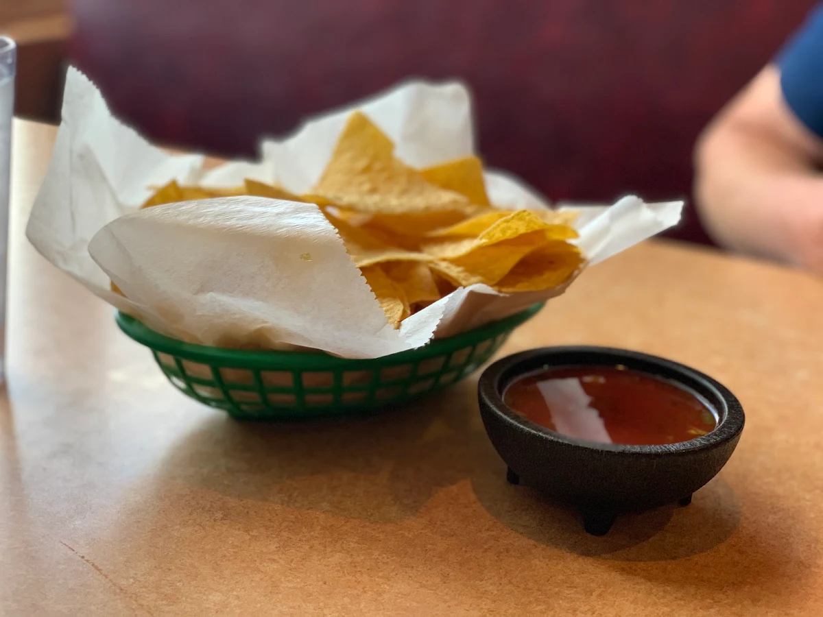 lg Chips & Salsa