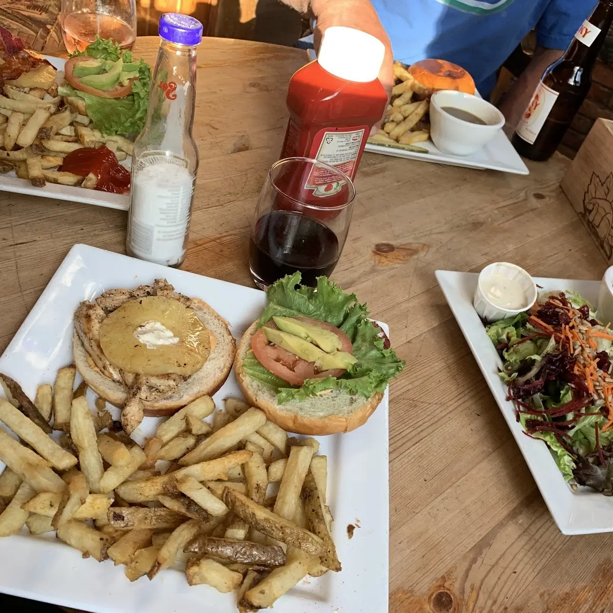 Hummingbird blt, Hummingbird Pub & Family Restaurant