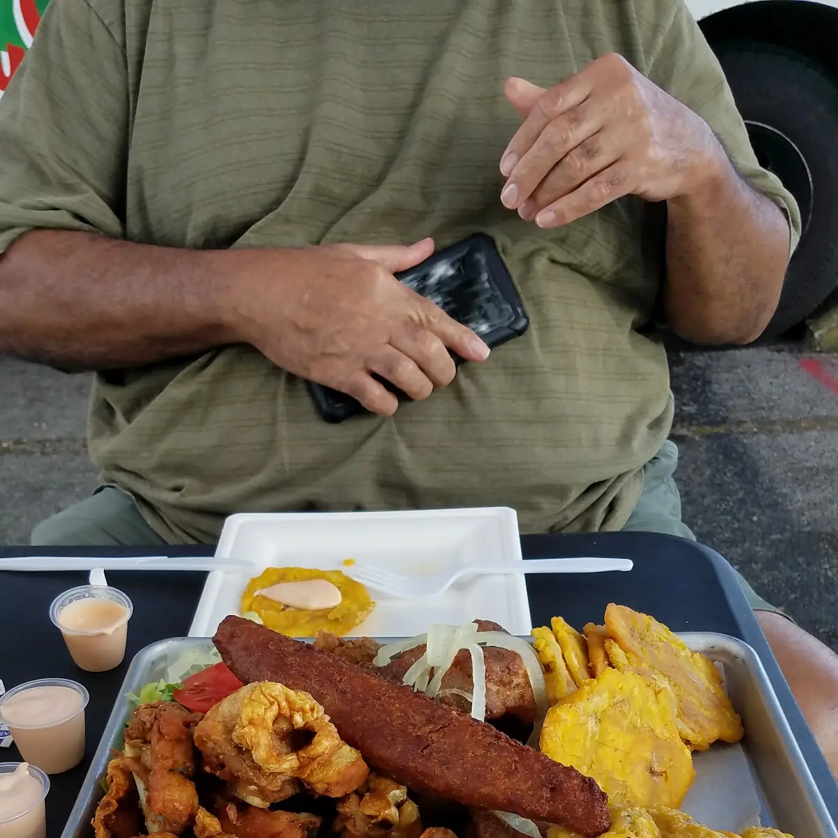 Macitas De Cerdo Chicharron De Pollo Mofongo 1alcapurea Tostones De Pana Ensalada Y Mayo Ketchup