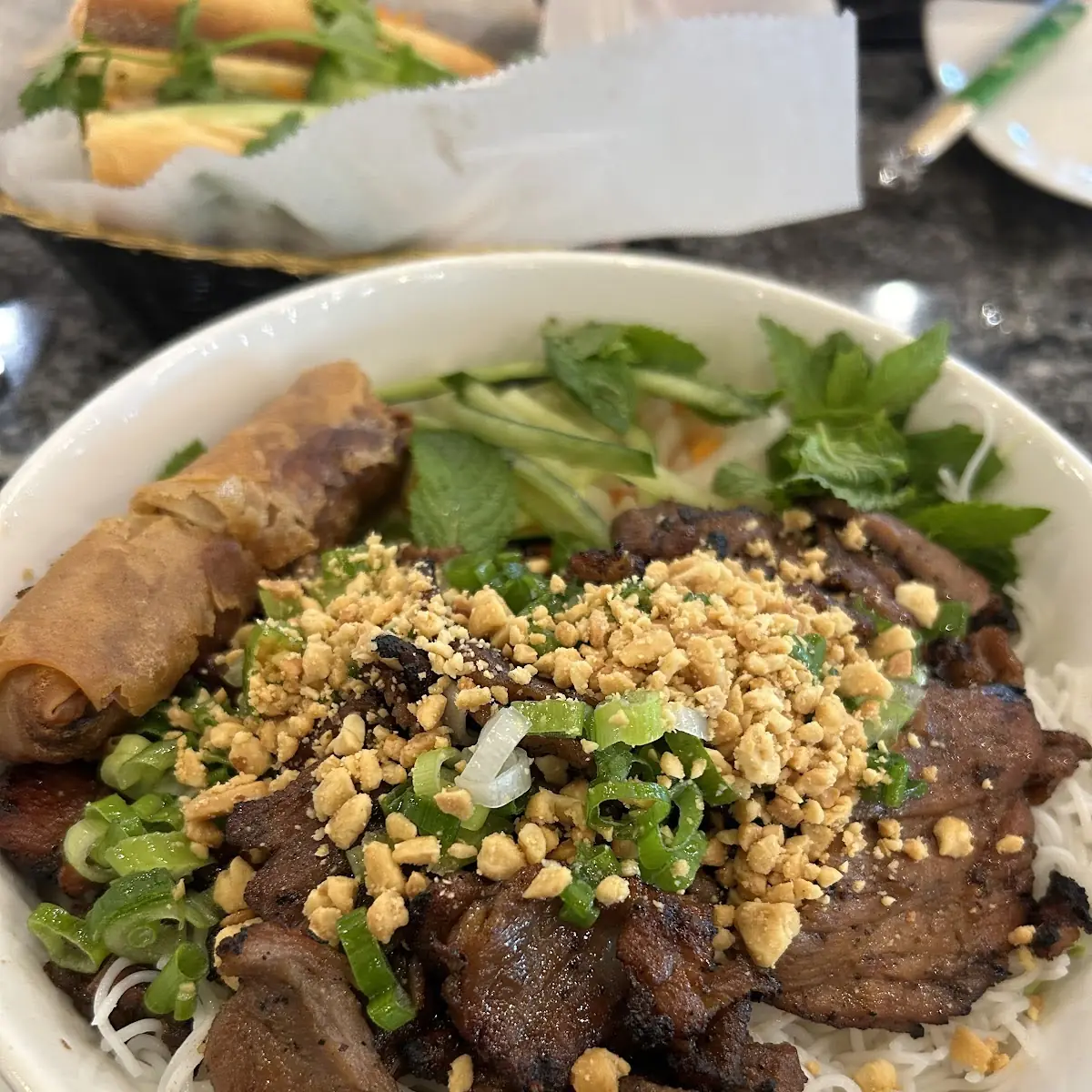 Bún Bò Nướng Chả Giò