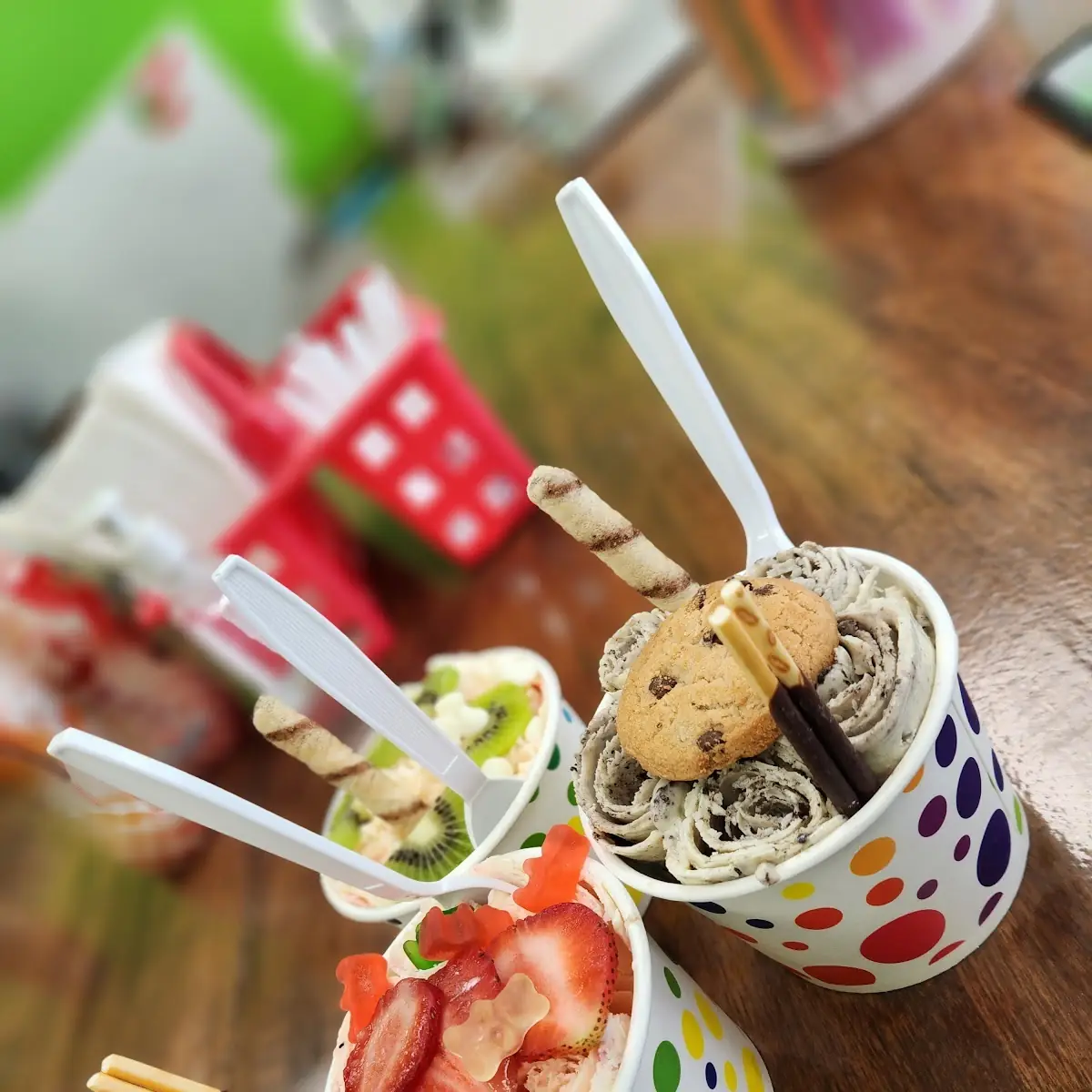 Cookies and Cream Rolled Ice Cream with Toppings