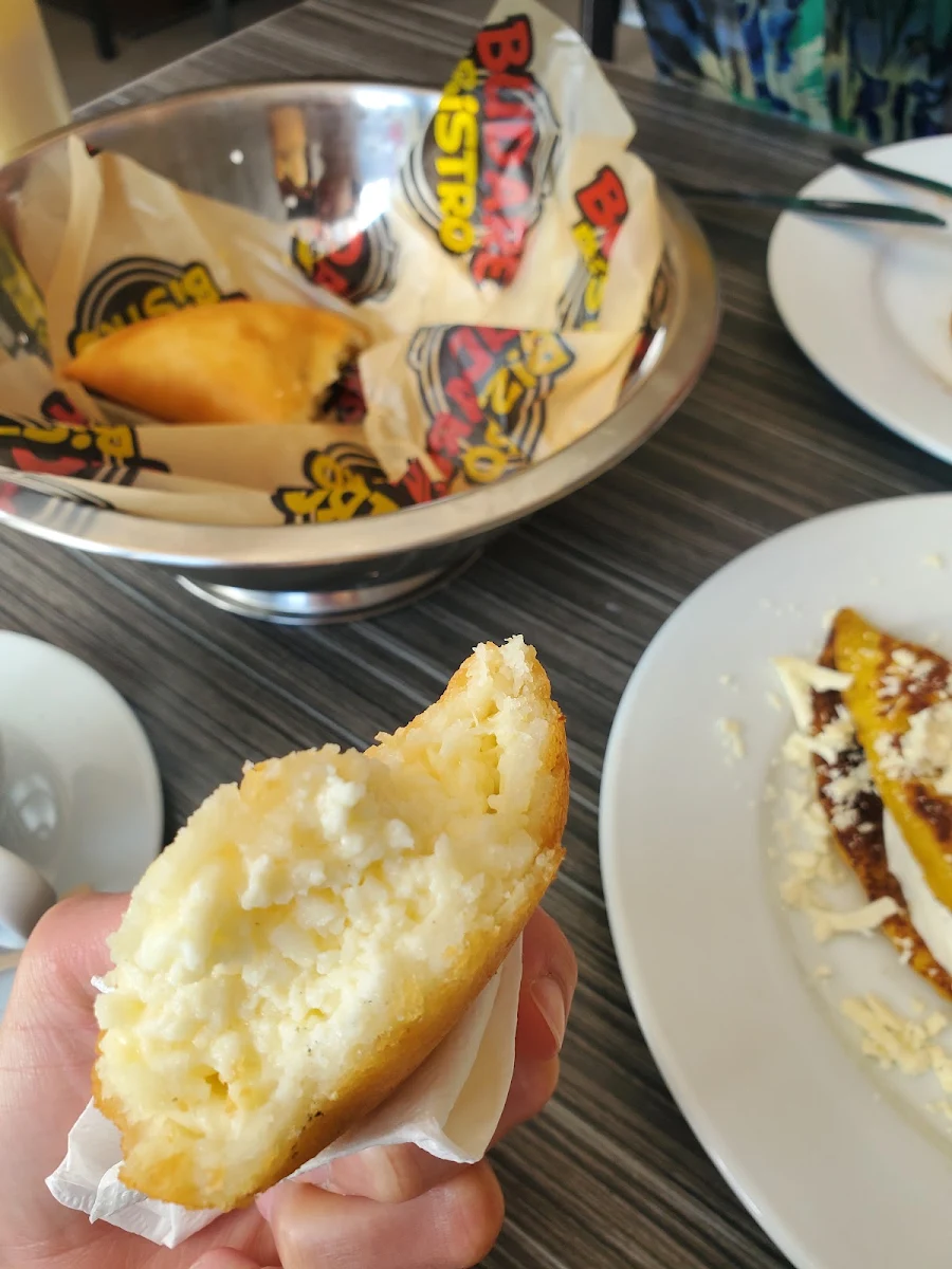 Empanada Pollo Mechado