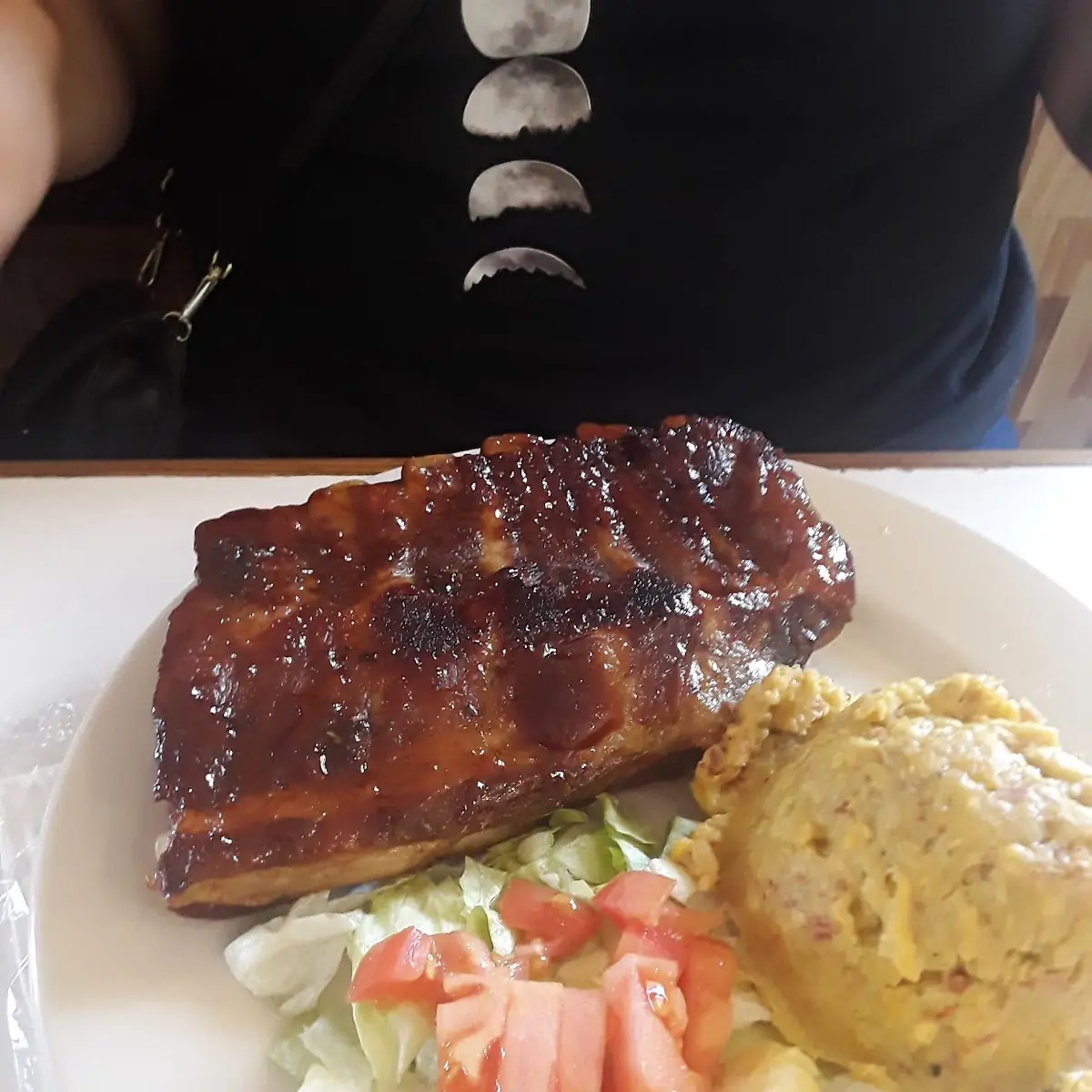 Costillas En Salsa BBQ Y Mofongo