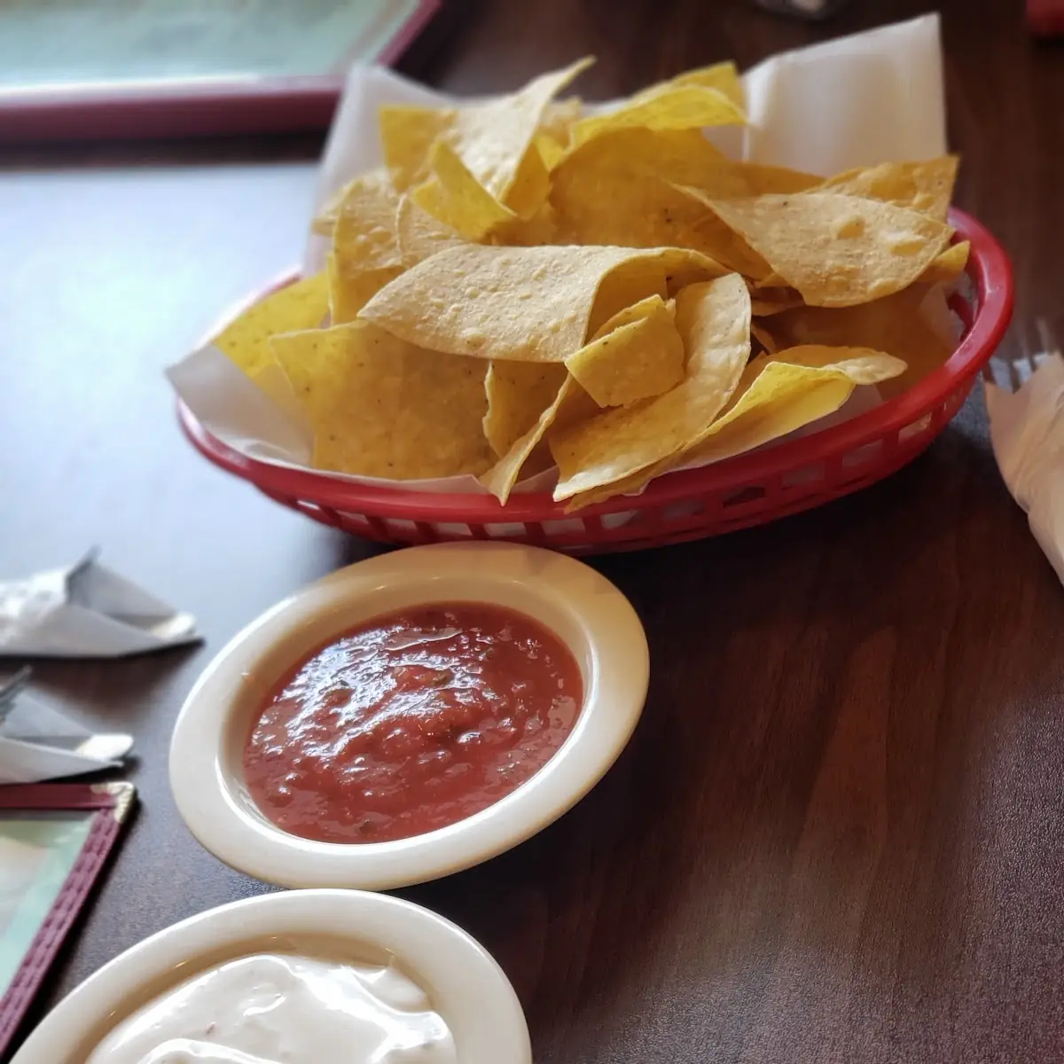 Bottomless Chips with Salsa and White Sauce