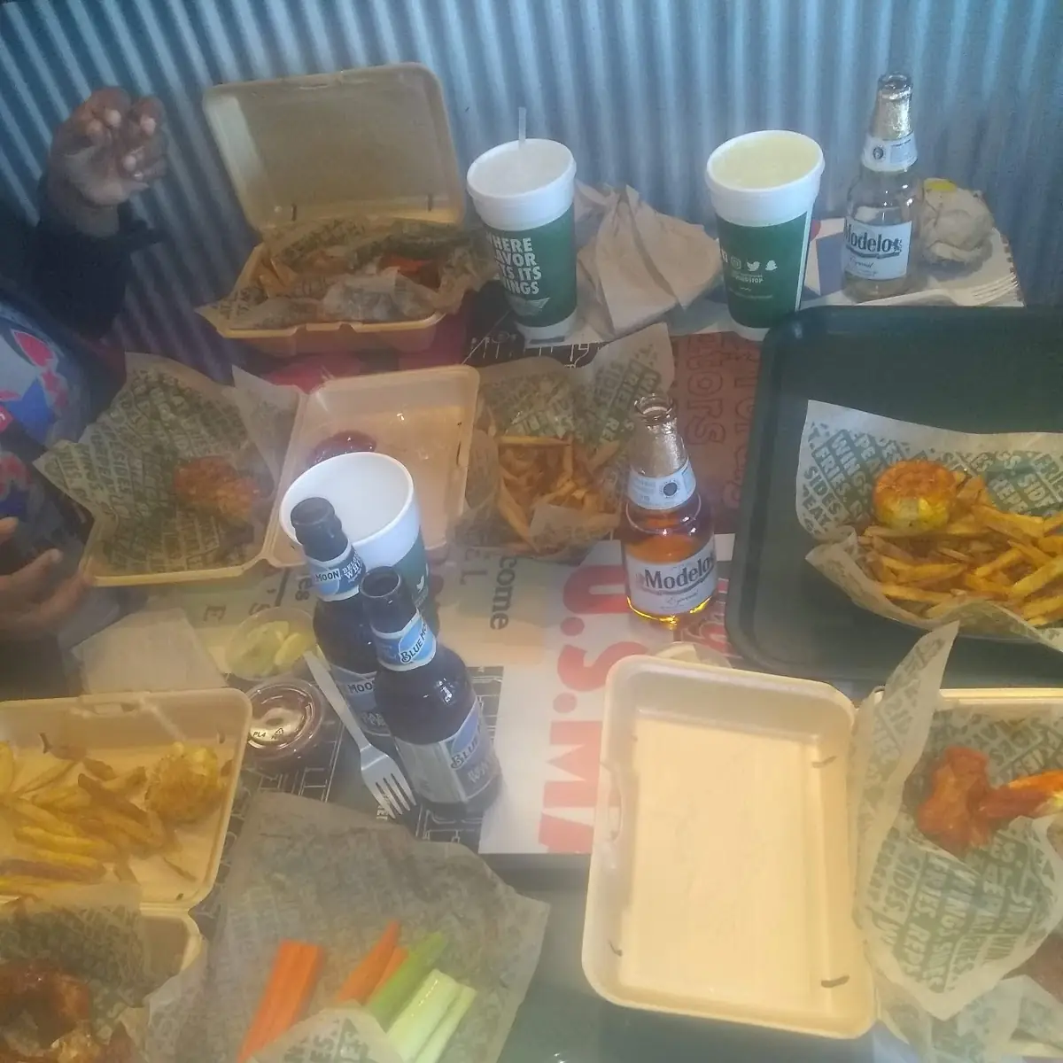 Boneless Wings and Fries