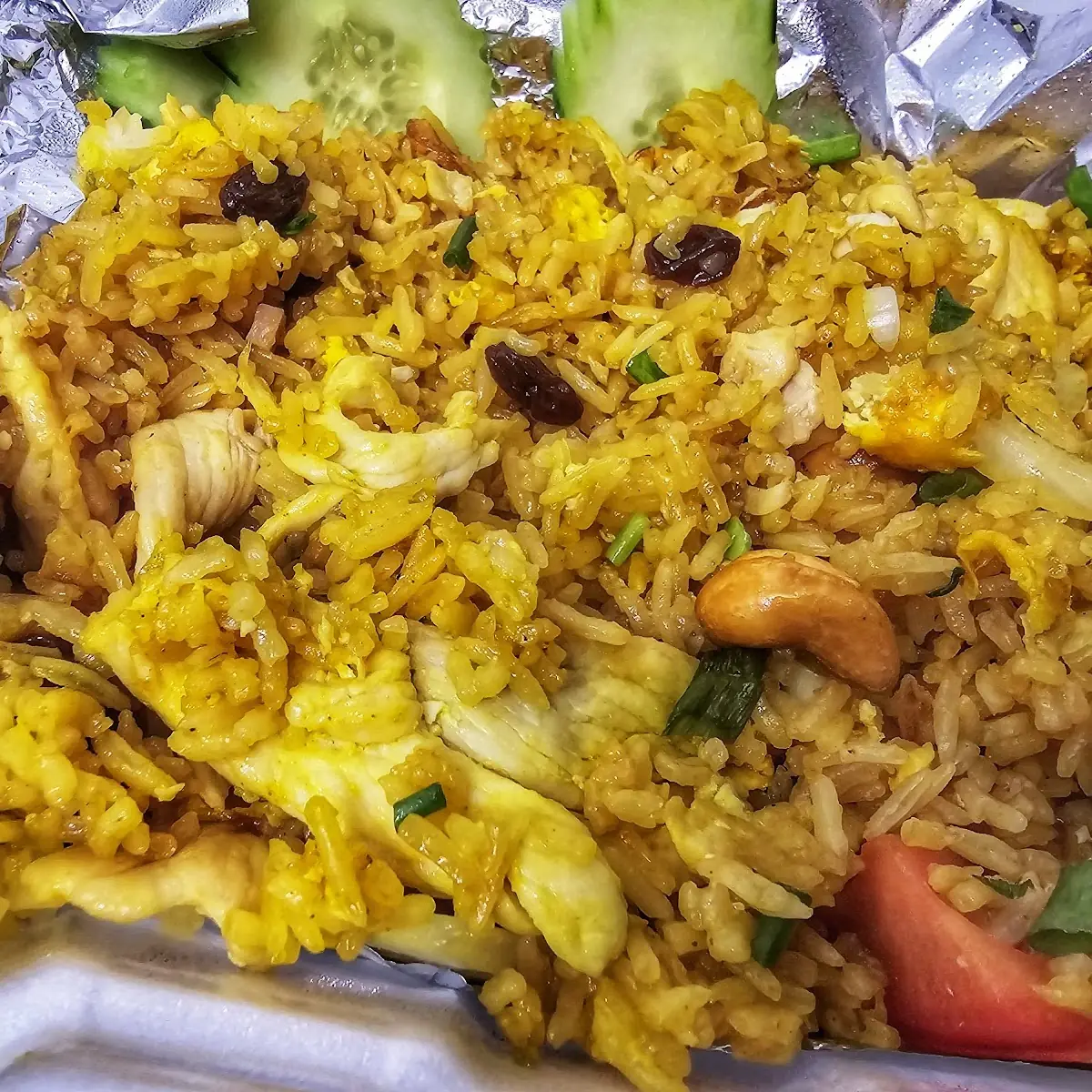ข้าวผัดสับปะรด pineapple fried rice delivery service