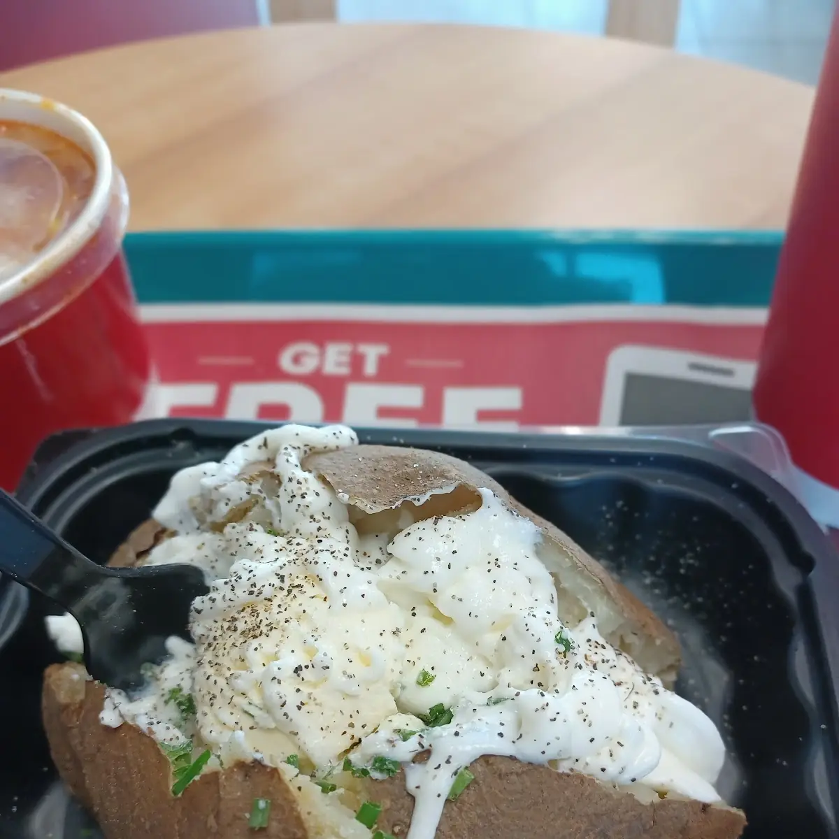 Papa Asada Con Crema Y Mantequilla