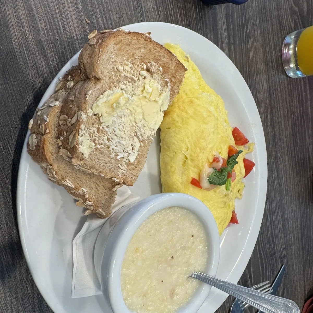 Veggie Omelette with Cheese Grits