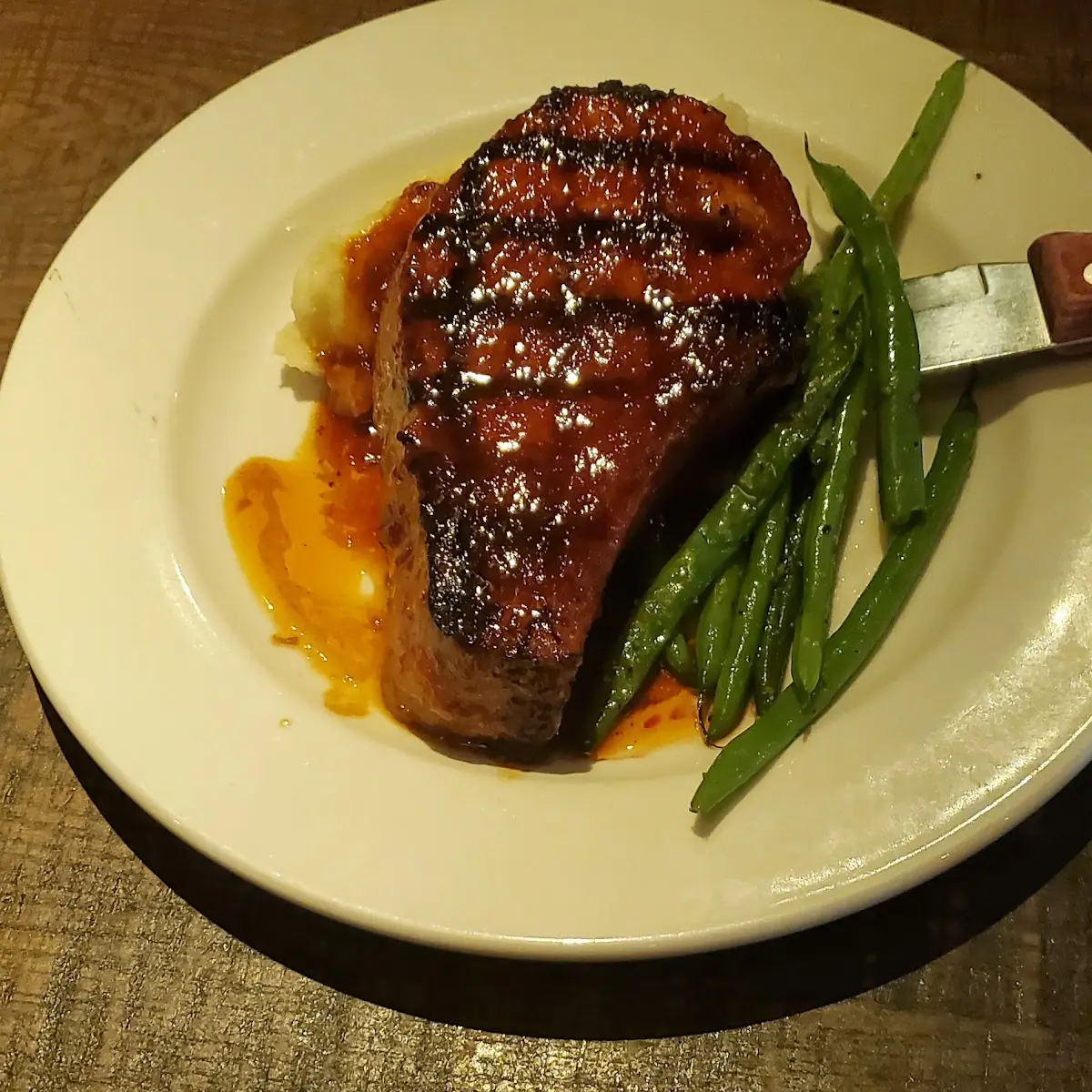 Bravo 'S Classic Grilled Pork Chops