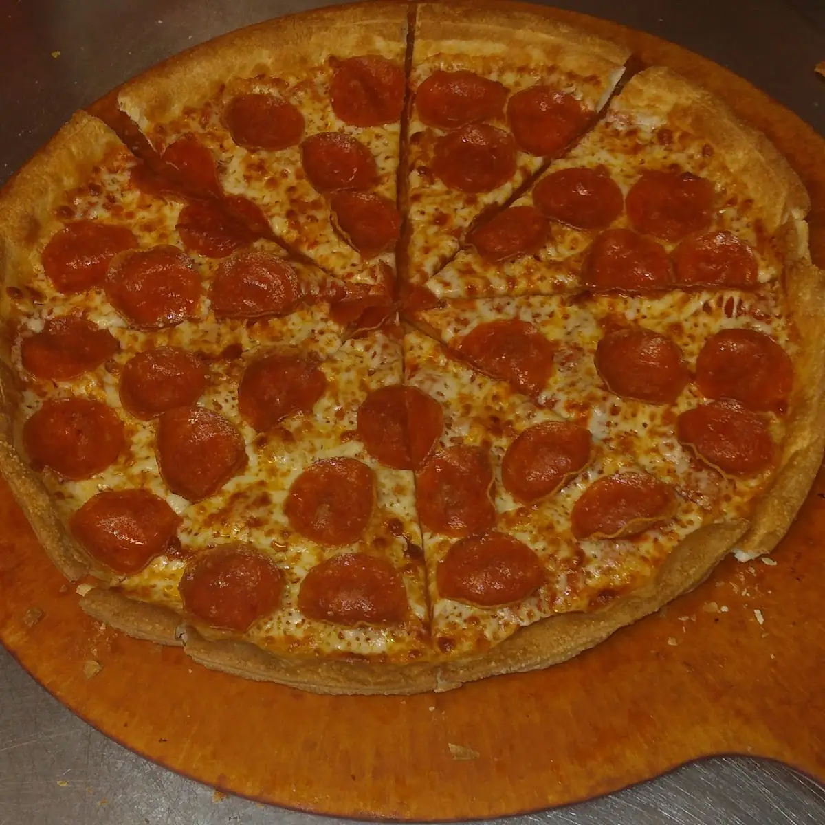 Large Thin Crust Chees Pizza Pepperoni