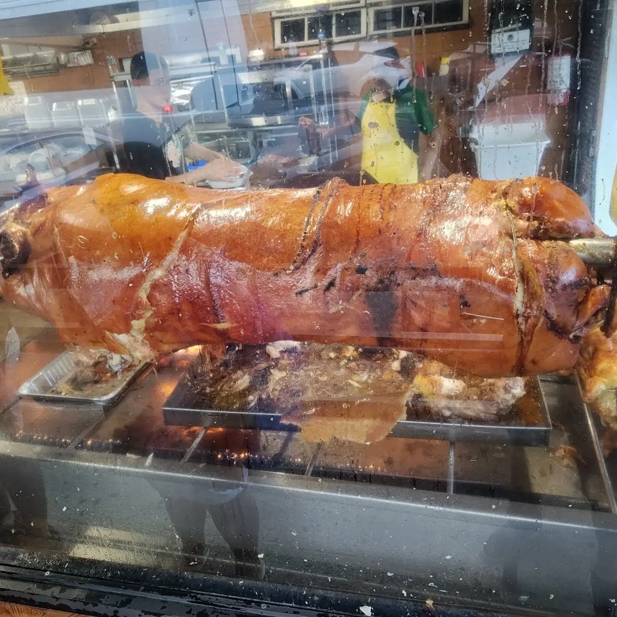 Lechon Asado Con Cuerito Y Morcillas