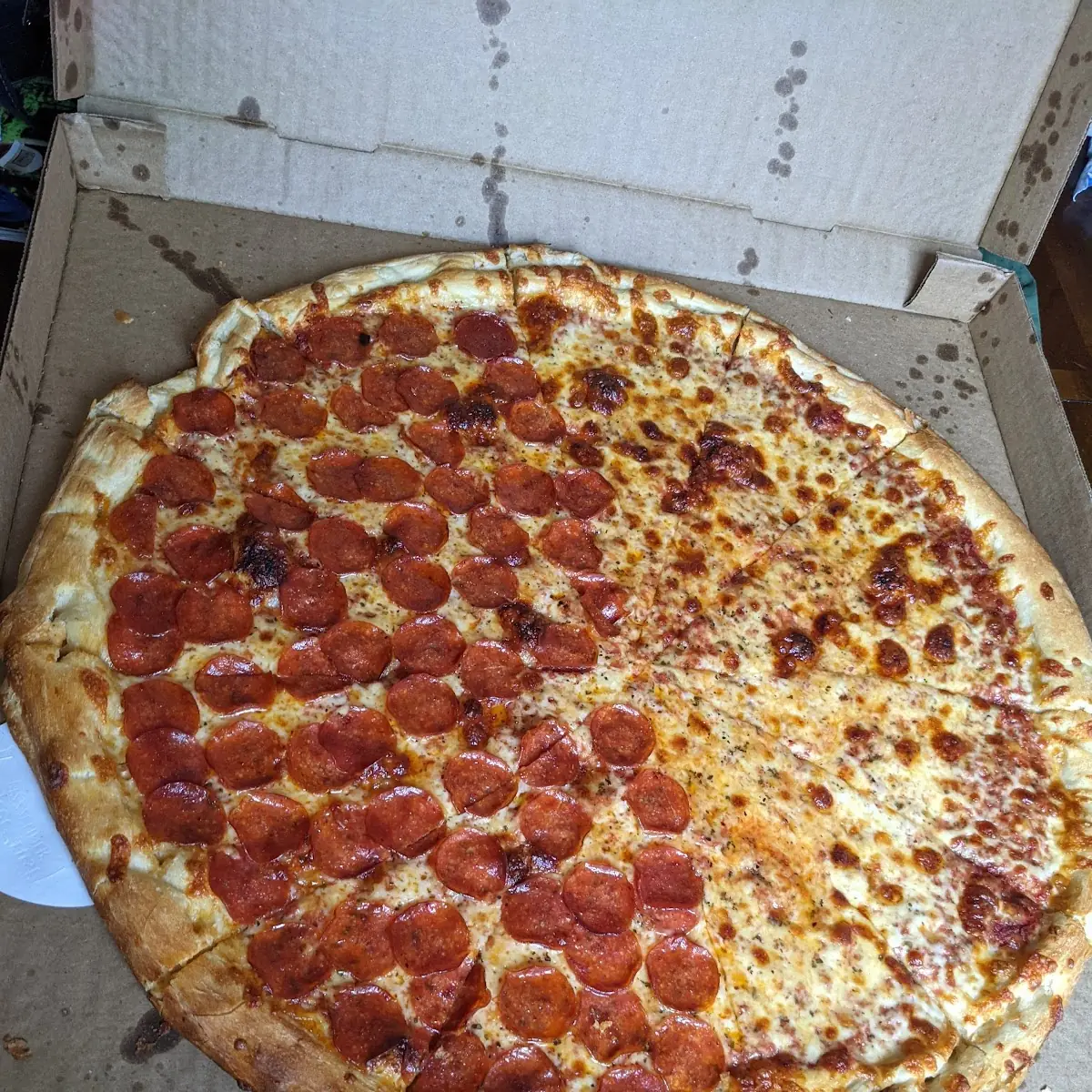Extra Large Pepperoni Thin Crust Pizza
