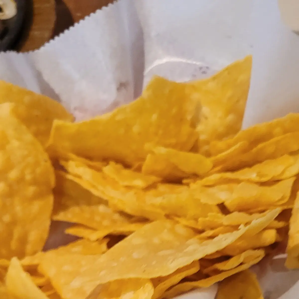 lg Chips & Salsa