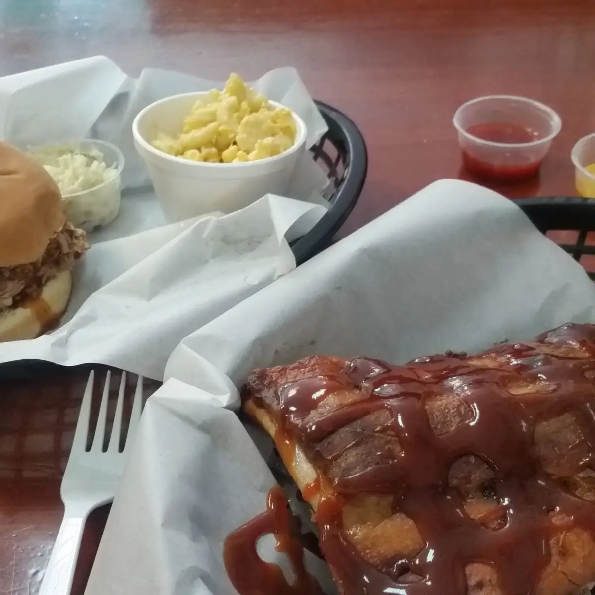 Baby Back Ribsand Pulled Pork Sandwich