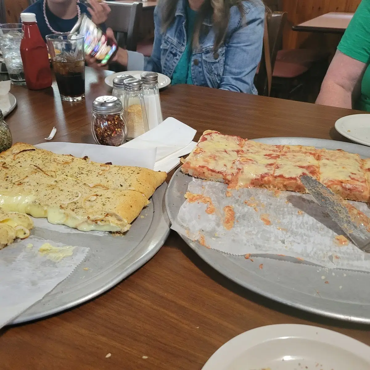 White Pizza & Red Pizza
