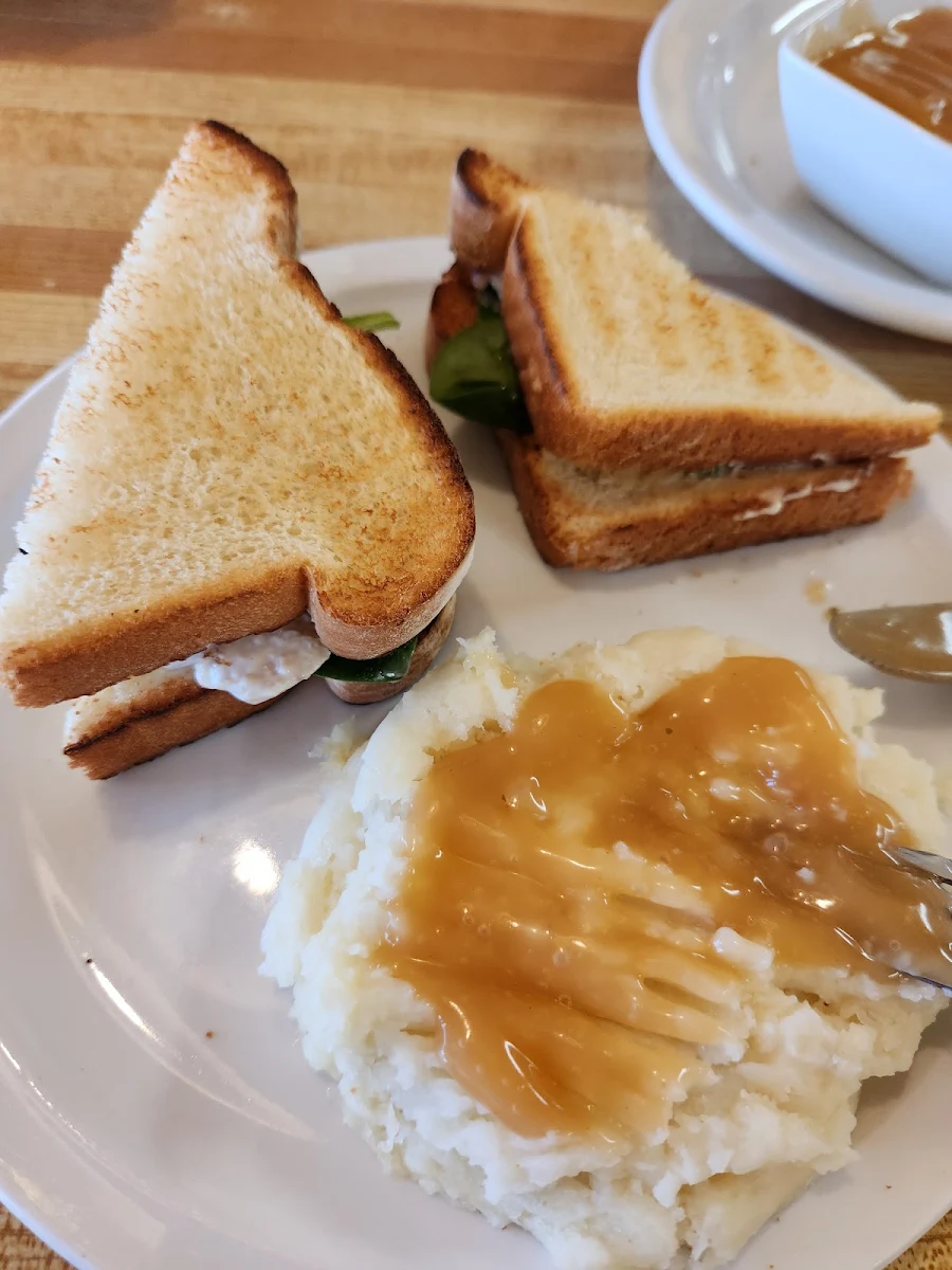 Soup, Sandwich & Beverage Special(coffee or Tea)