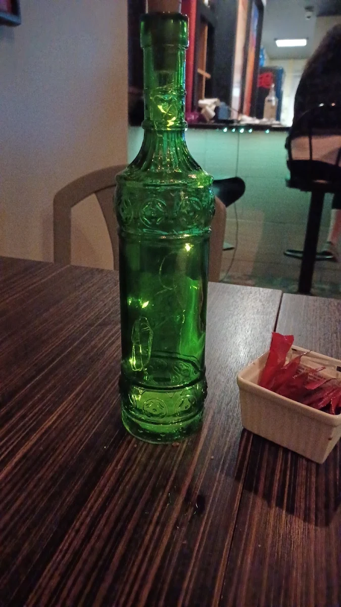 Highlights, Maujo Resto Bar