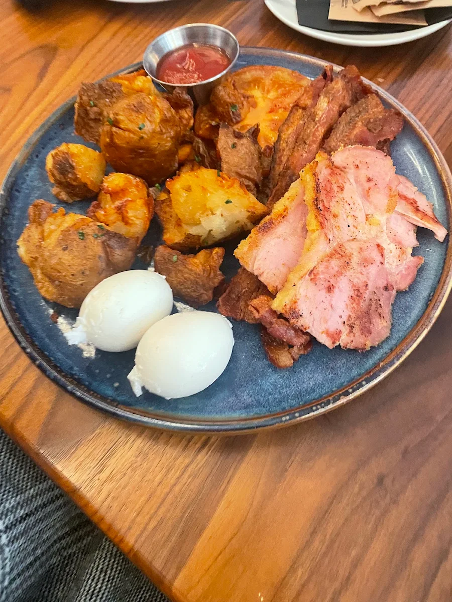Eggs Benedict, radius® on Brant