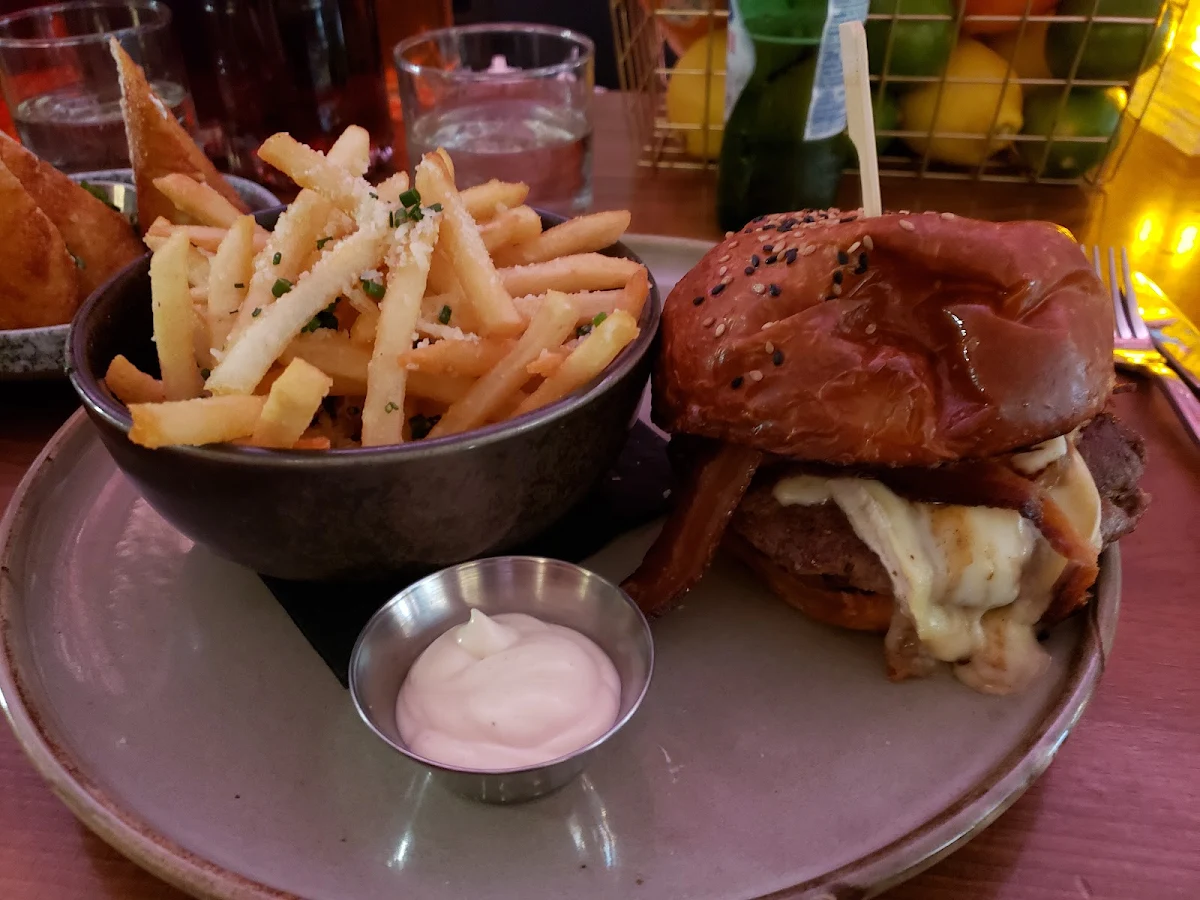 The Radius Burger, radius® on Brant