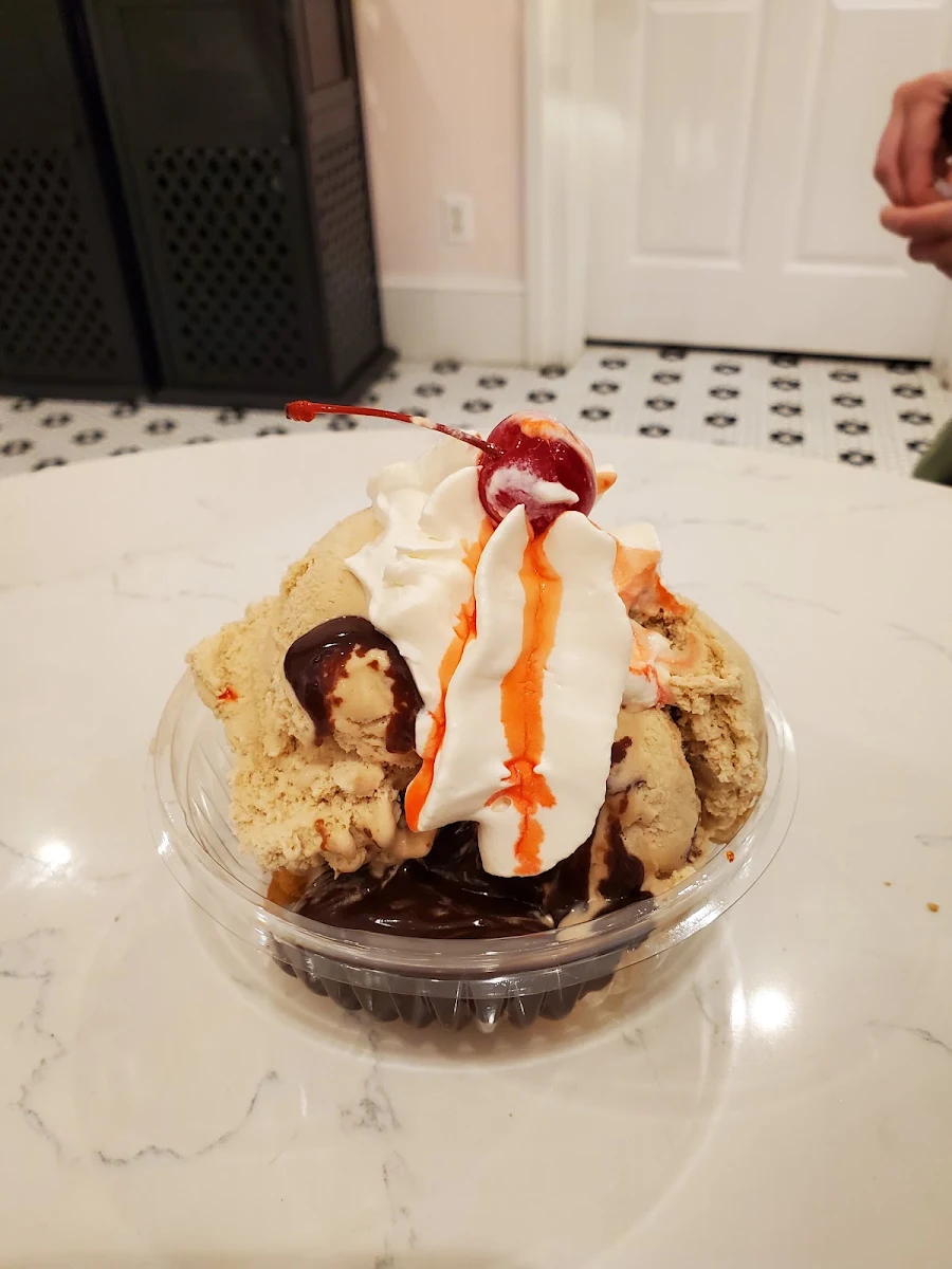Butter Pecan Sundae