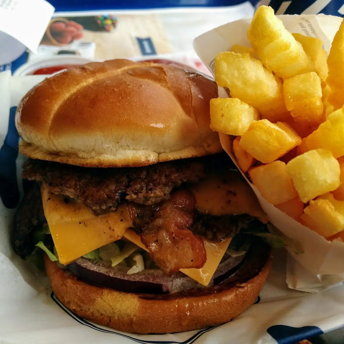 Bacon Deluxe Cheeseburger Combo