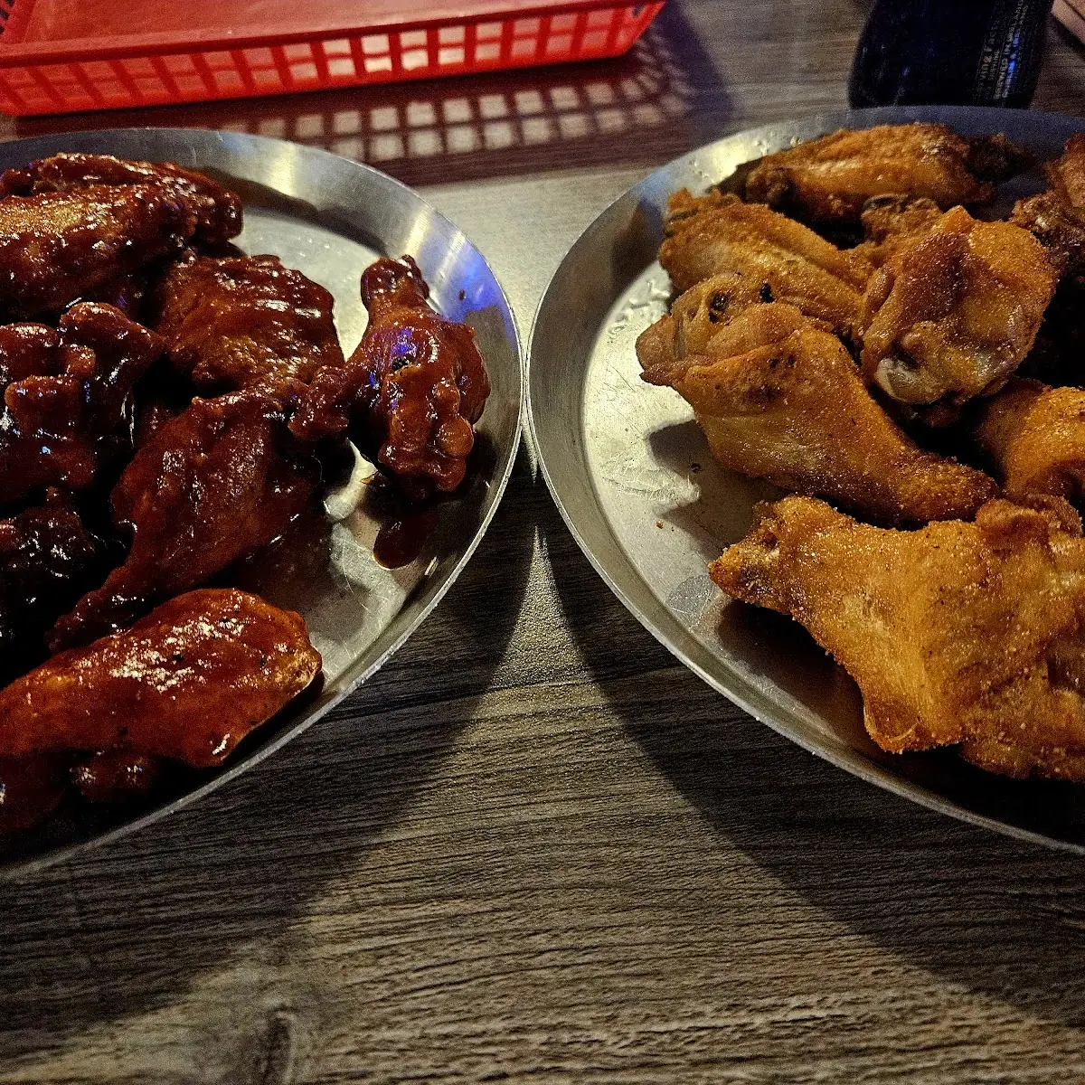 Barbecue Glazed Chicken Wings with Sauce