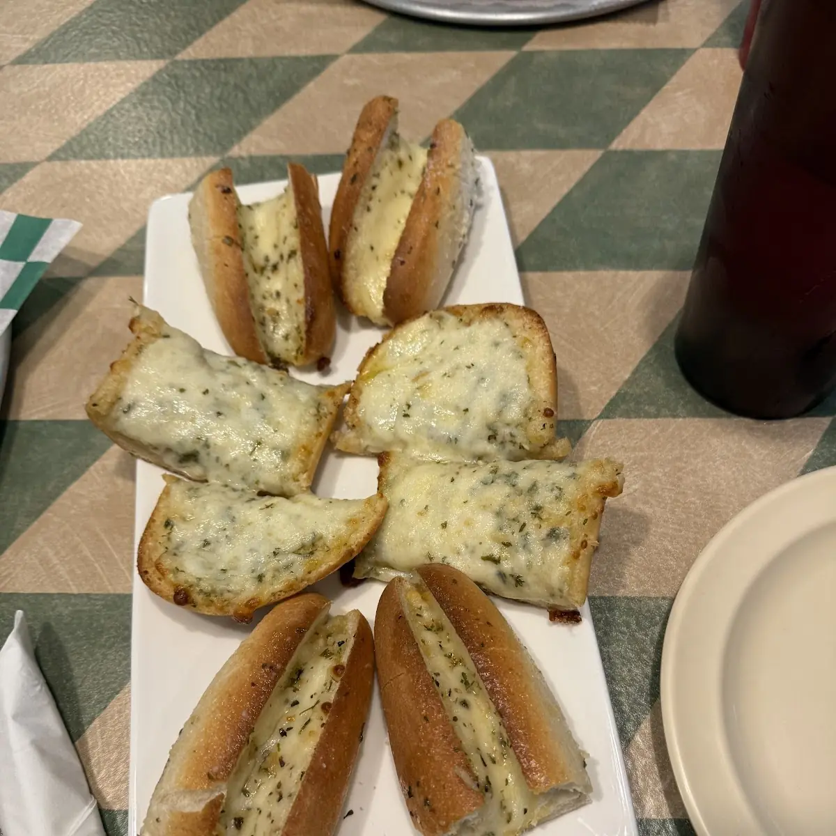 Garlic Bread w Cheese & 1 Dipping Sauce