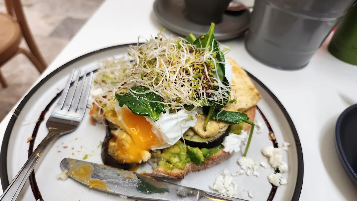 Highlights, Cafe LeLunar