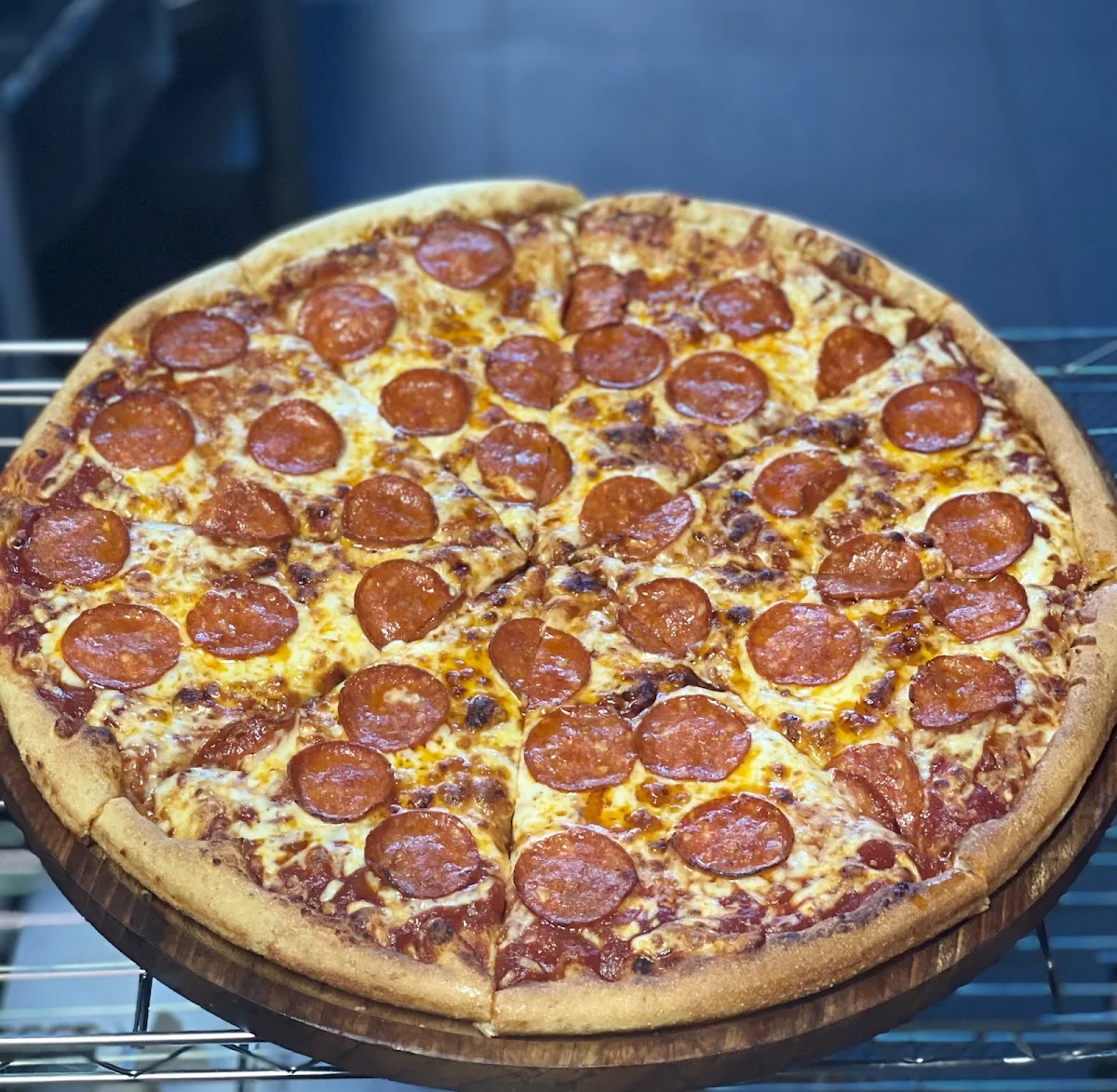 XL Pepperoni Pizza with White Sauce