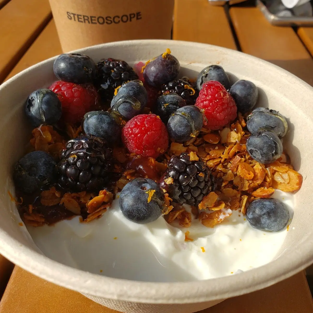Breakfast Granola w Yogurt & Fresh Fruit
