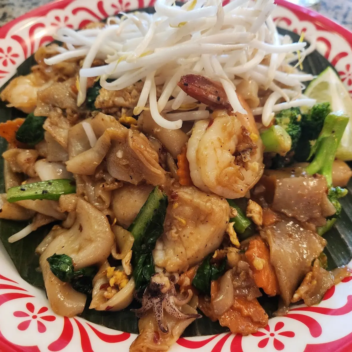 Pad See EW w Mixed Seafood Medium Spicy