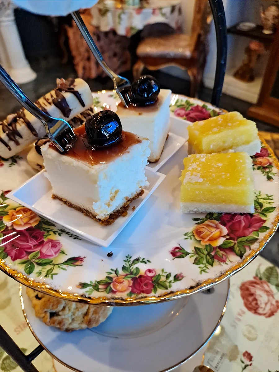 Cheesecake and Lemon Square