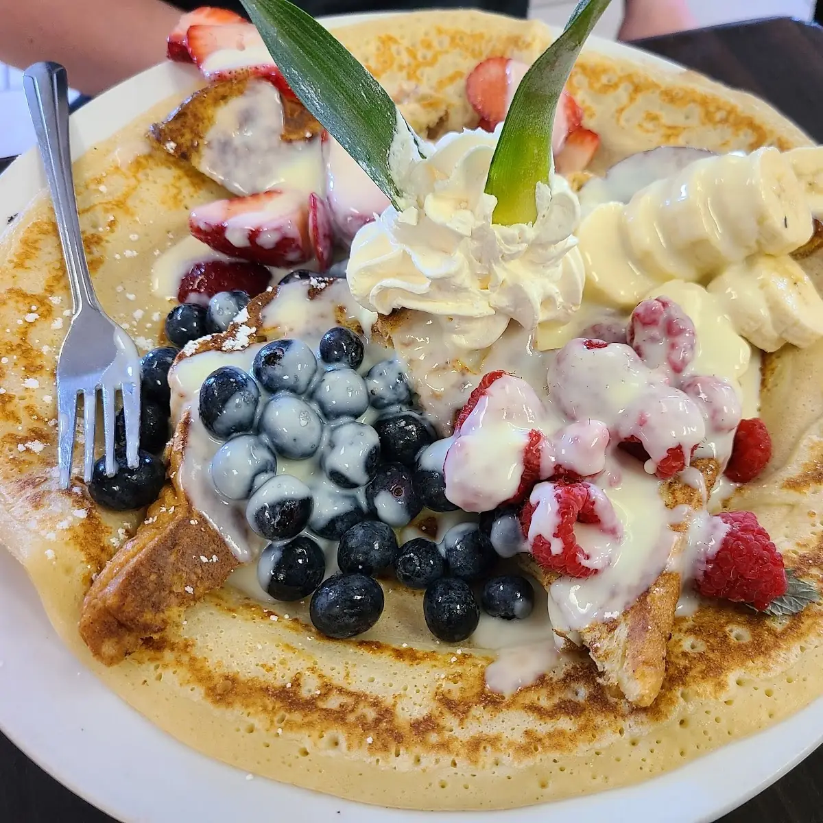 Crepe w/ Mixed Fruit & English Cream