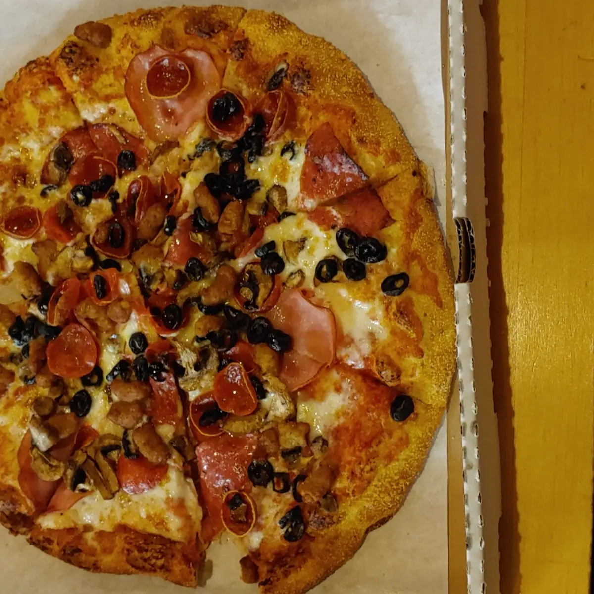 Henry's Supreme Pizza