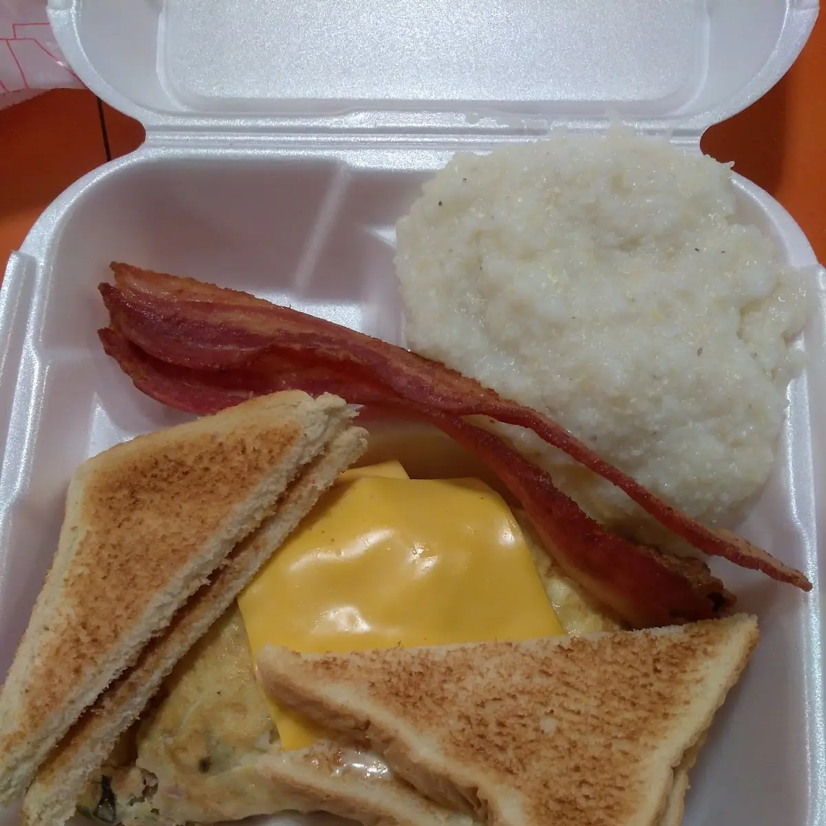 Egg Sandwich & Chips
