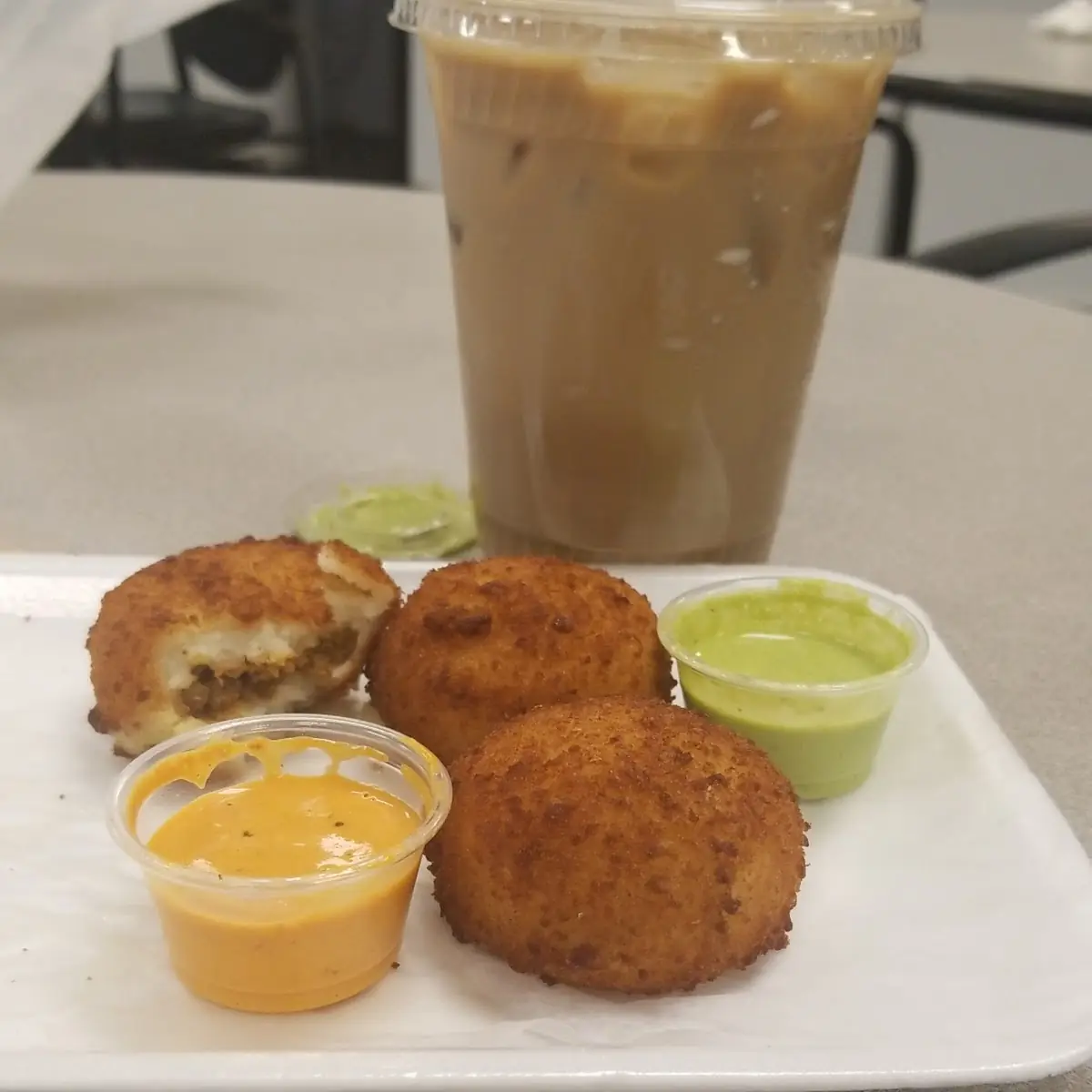 Yucca Rellena Tropical Smoothie