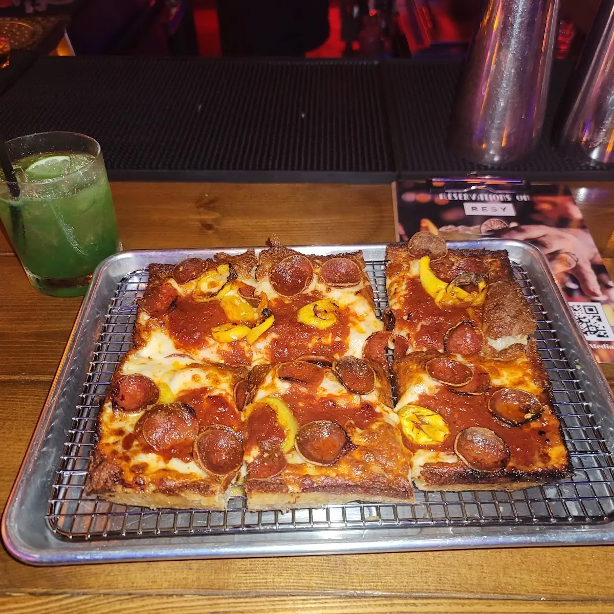 Pepperoni Pizza w Banana Peppers