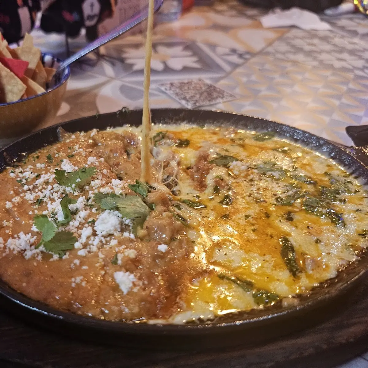 Queso Fundido Con Refrito