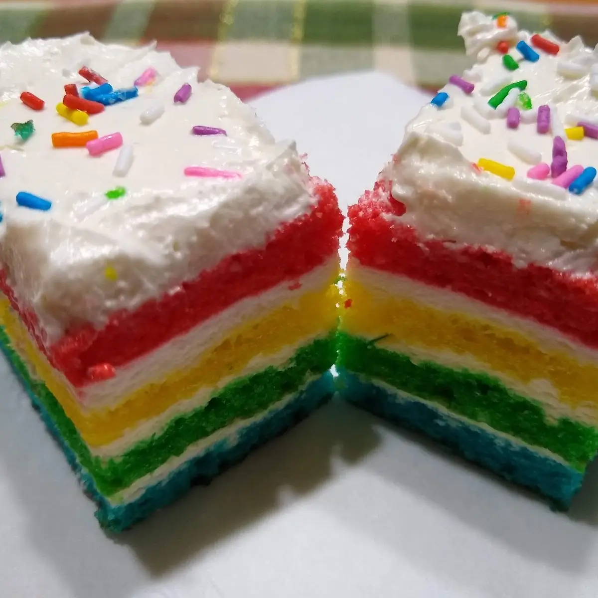 Gâteau Arc En Ciel, Restaurant La Belle Province