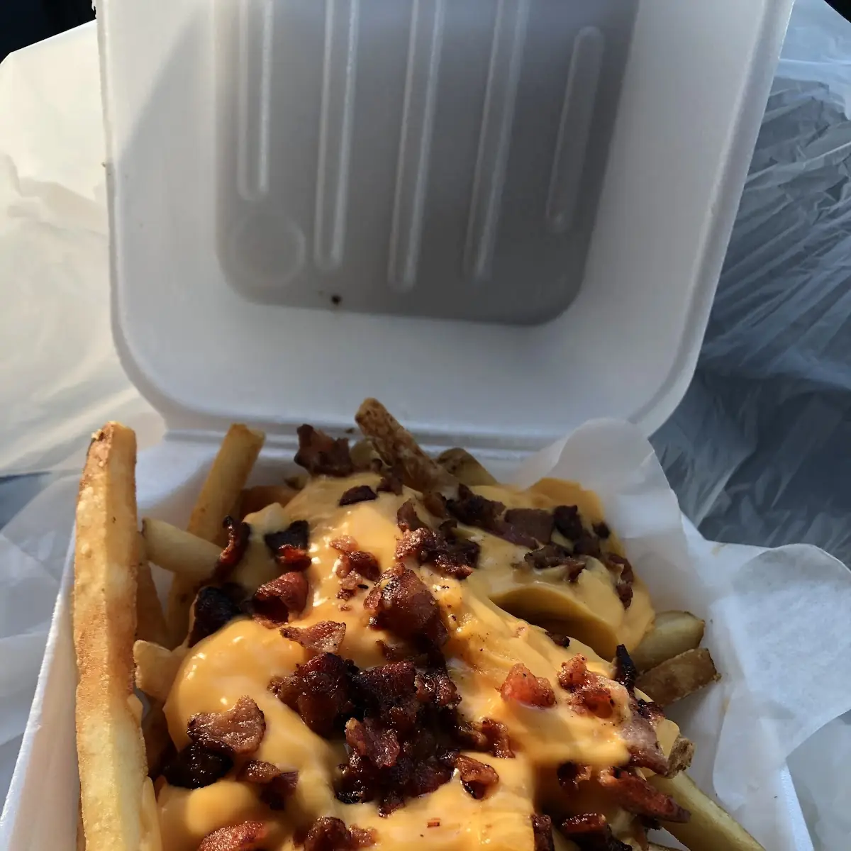 CHILI CHEESEBURGER COMBO WITH 6 WINGS