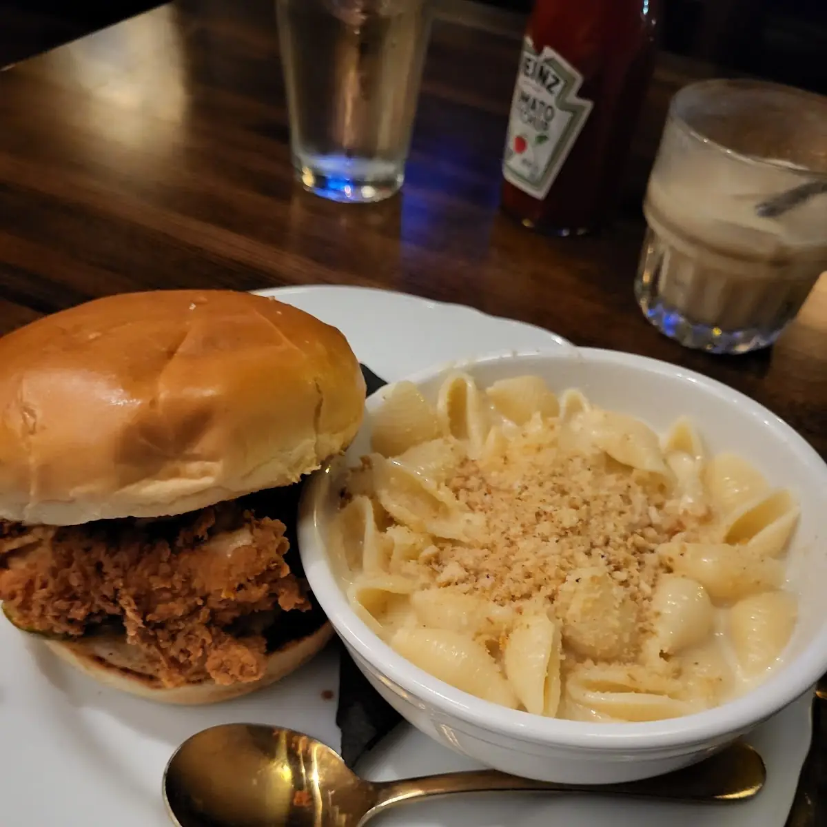 Fried Chicken Sandwich w Queso Mac N Cheese